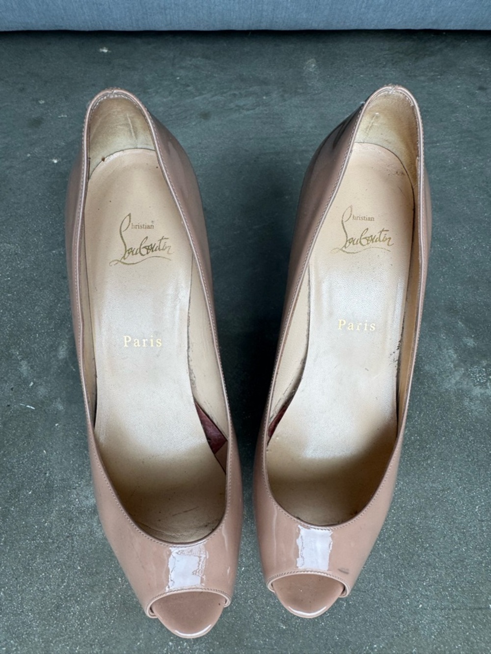 Christian Louboutin Nude Patent Stiletto Pumps with Red Sole - Picture 2 of 6